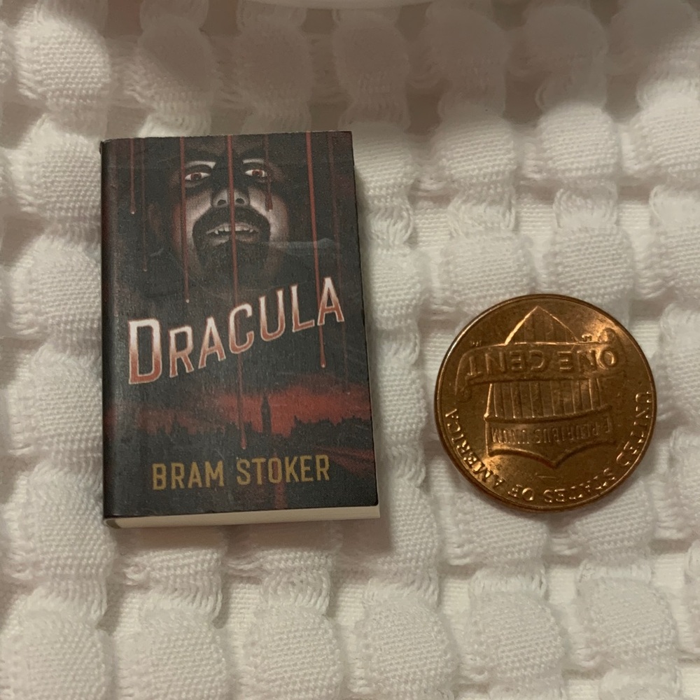 Zuru Mini Brands Series 2 Dracula - common
